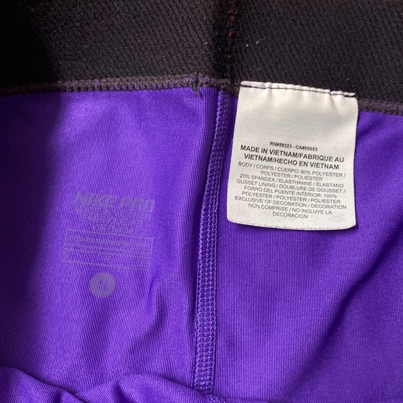 2 pairs Nike Pro Dri-fit capri pants - Picture 3 of 7